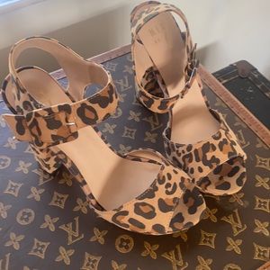 LEOPARD PLATFORM HEELS 8.5 Mix No. 6